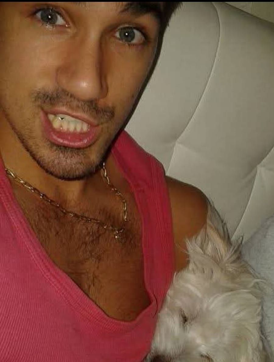Profil de Esai